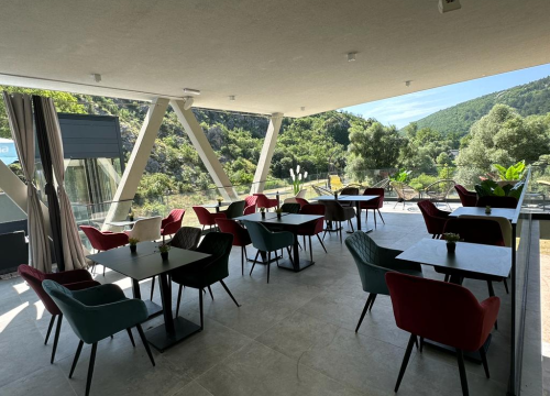 Fotografija 3 - Ne propustite otvorenje caffe bara Royal Terrace na Marunuši u Kninu!