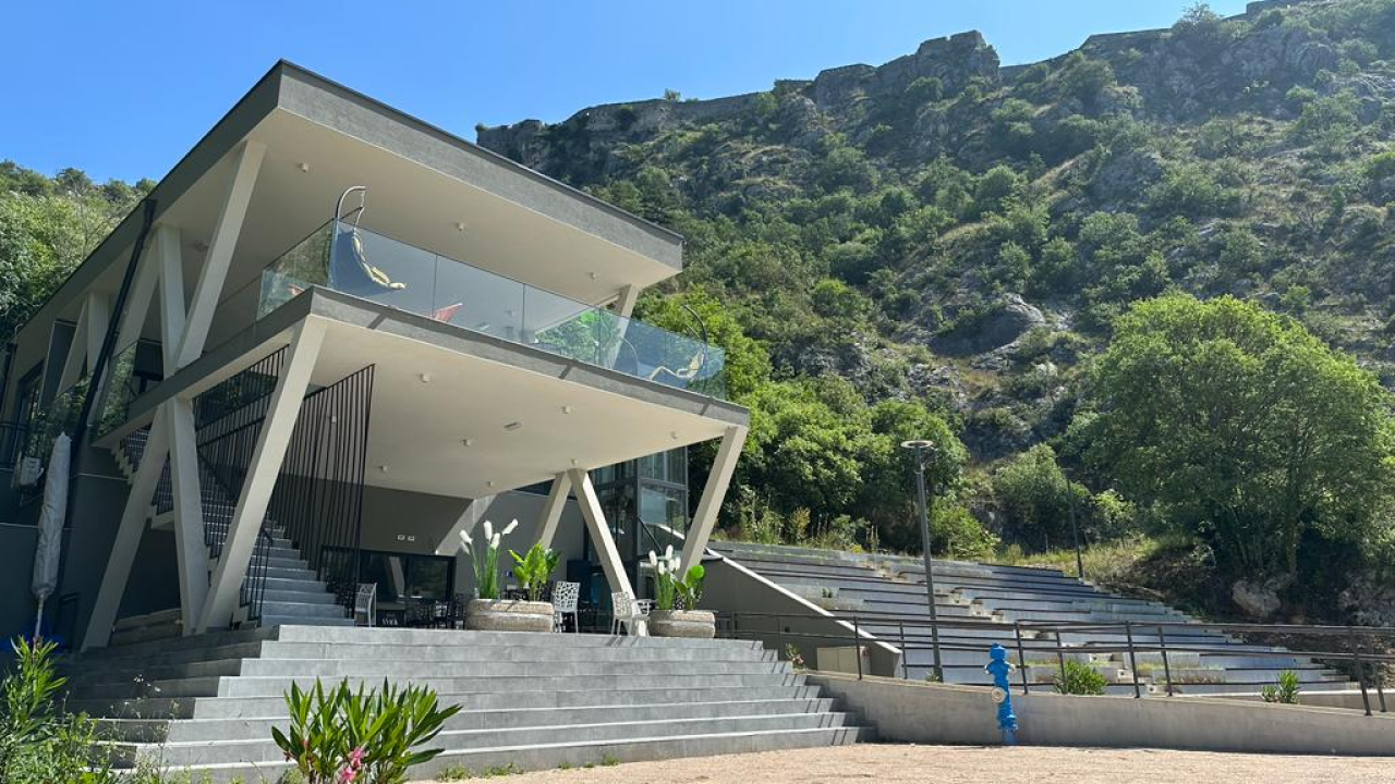 Ne propustite otvorenje caffe bara Royal Terrace na Marunuši u Kninu!