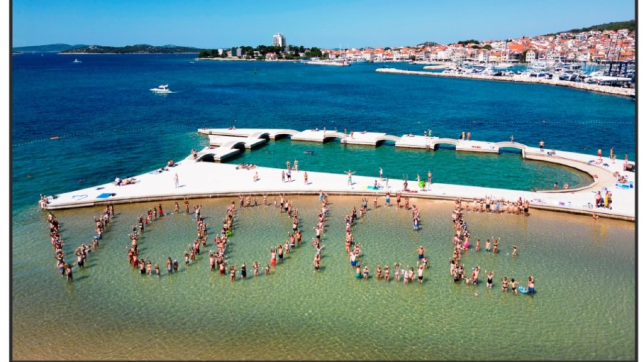 Šime Strikoman snimio 847. Milenijsku fotografiju: Vodičani i gosti u moru na plaži Vruje