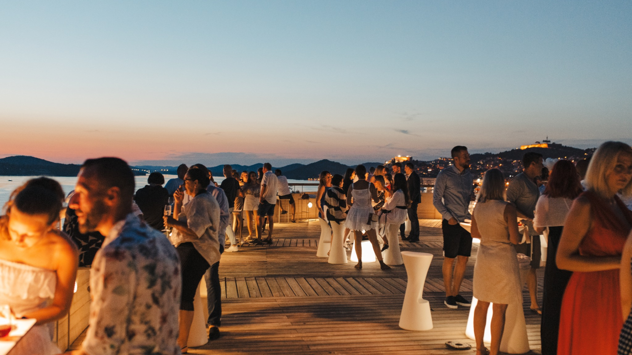 Provedite nezaboravne večeri u Roof Baru by Moet & Chandon u D-Resortu!