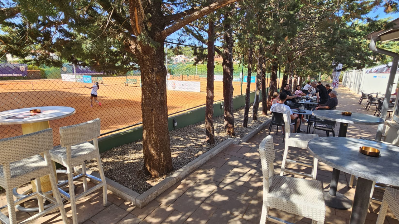 Zabavite se ovaj vikend u Tenis baru uz grupu Don Karlos!