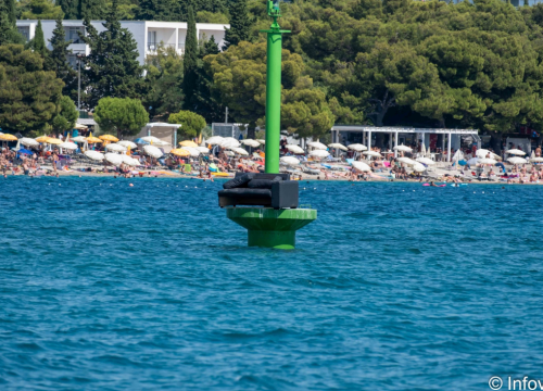 U Vodicama je netko na svjetionik (p)ostavio dvosjed