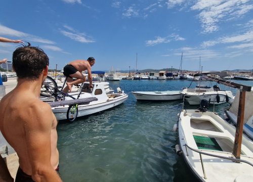 Fotografija 5 - Vječni mladići odlučili vratiti običaj skakanja u more na Vodičku feštu