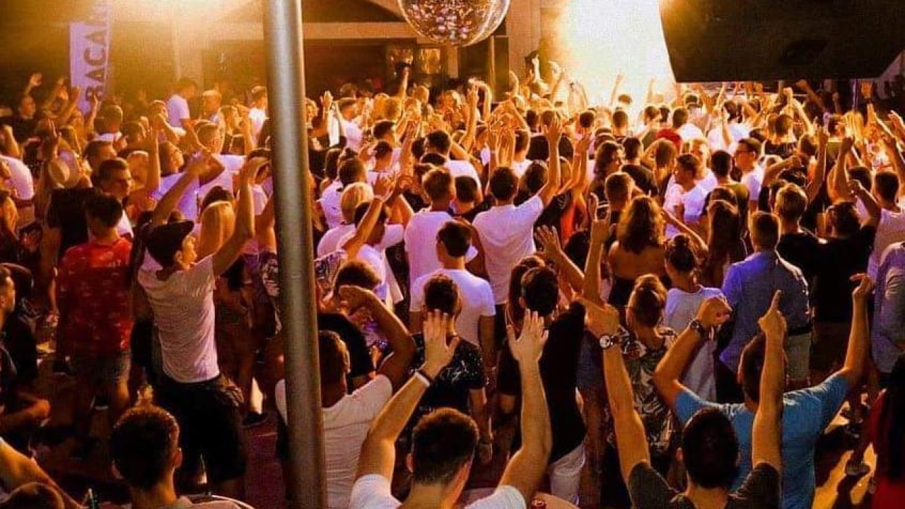 Ivica Sikirić Ićo donosi pravu dalmatinsku pismu u Aurora night club!