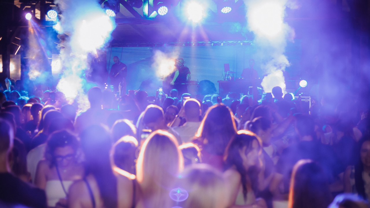 Ovaj petak u Vodicama uživajte u velikom koncertu Željka Samardžića!