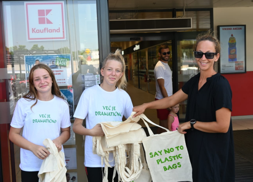 Fotografija 3 - Podjelom platnenih vrećica završen prvi dio kampanje 'Već je dramatično - izbacimo plastično'