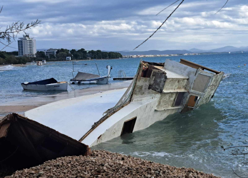 U nevremenu stradao brod u Vodicama