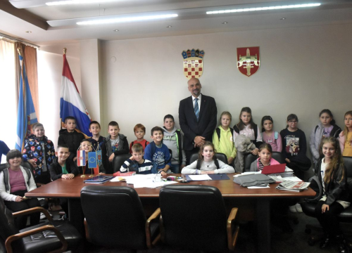 Školarci iz Knina posjetili župana