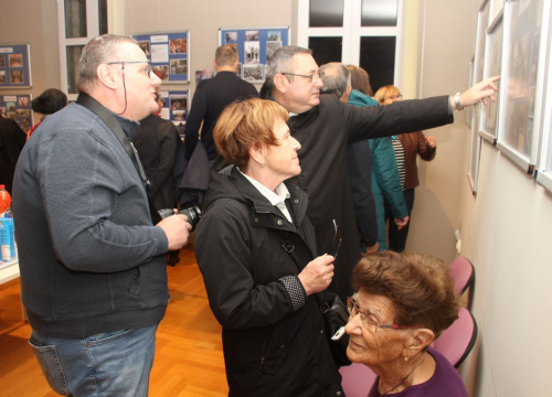 Fotografija 2 - U Vodicama otvorena izložba posvećena don Frani Šimatu