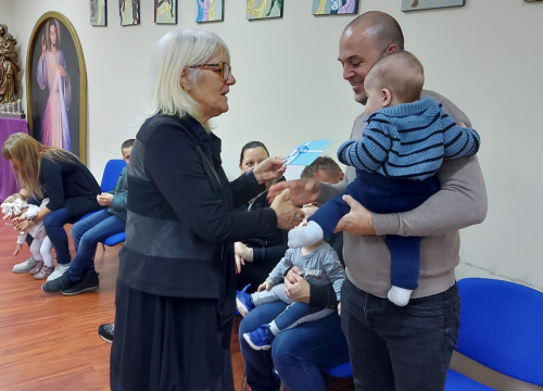 Fotografija 4 - Caritas župe Vodice darivao obitelji s troje i više djece