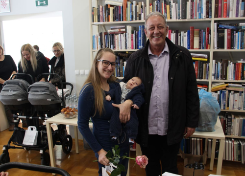 Fotografija 13 - U Vodicama održano primanje roditelja novorođene djece: 'U posljednjih nekoliko mjeseci rođeno 38 djece'