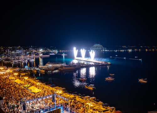 Vodička fešta okupila rekordan broj ljudi: Iće i piće, Mile Perkov, Fenixi, Spectrum i legendarni Petar Grašo