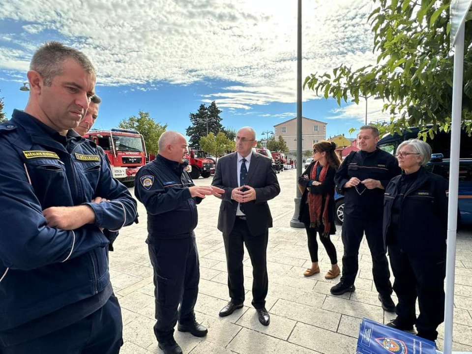 U punoj spremi održana smotra operativnih snaga civilne zaštite Grada Drniša