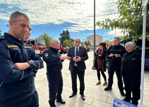 Fotografija 10 - U punoj spremi održana smotra operativnih snaga civilne zaštite Grada Drniša