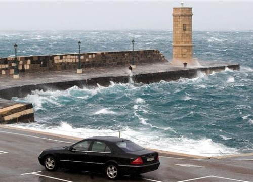 Zbog vjetra zabrane i ograničenja na Jadranskoj magistrali