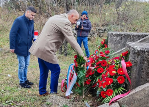 Fotografija 3 - Župan i njegov zamjenik u Kninu obilježili 80. obljetnicu oslobođenja Dalmacije