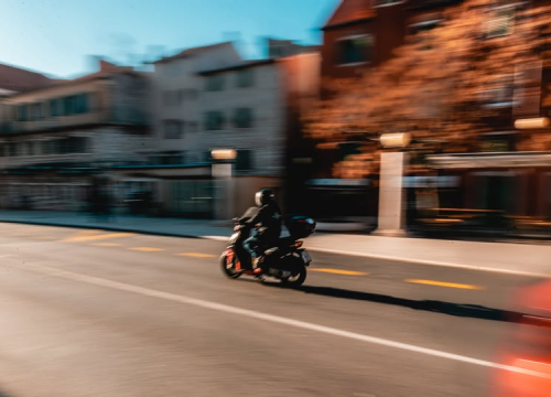 Vozač (50) mopeda u Bilicama bježao policiji, dobio veliku novčanu kaznu