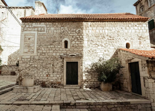 Fotografija 27 - Gorica zimi: U starom šibenskom kvartu 'nema pasa', ali nađe se poneka mačka