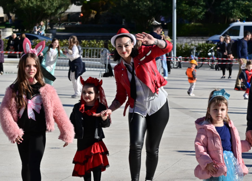 Fotografija 6 - Maškarana povorka prošla kroz grad (2)