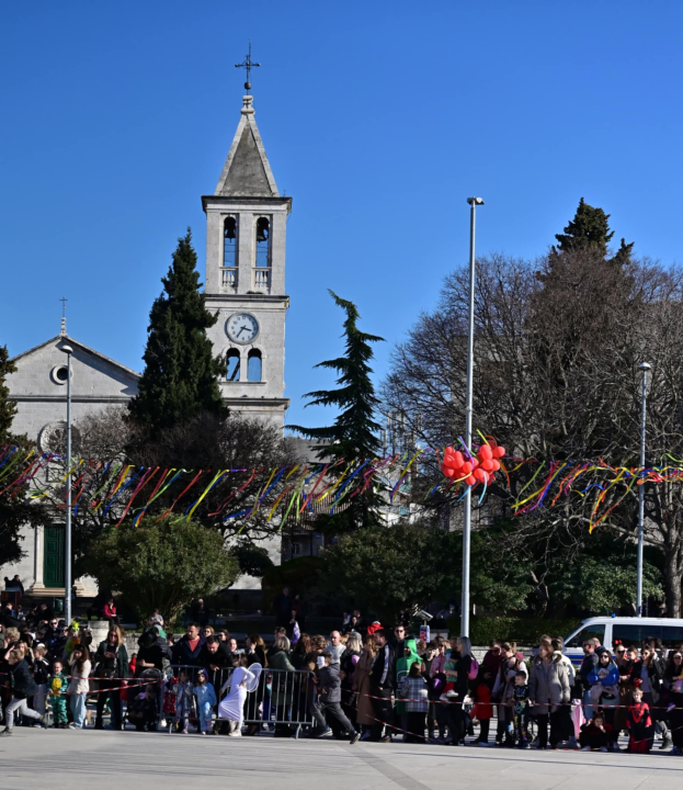 Maškarana povorka prošla kroz grad (2)