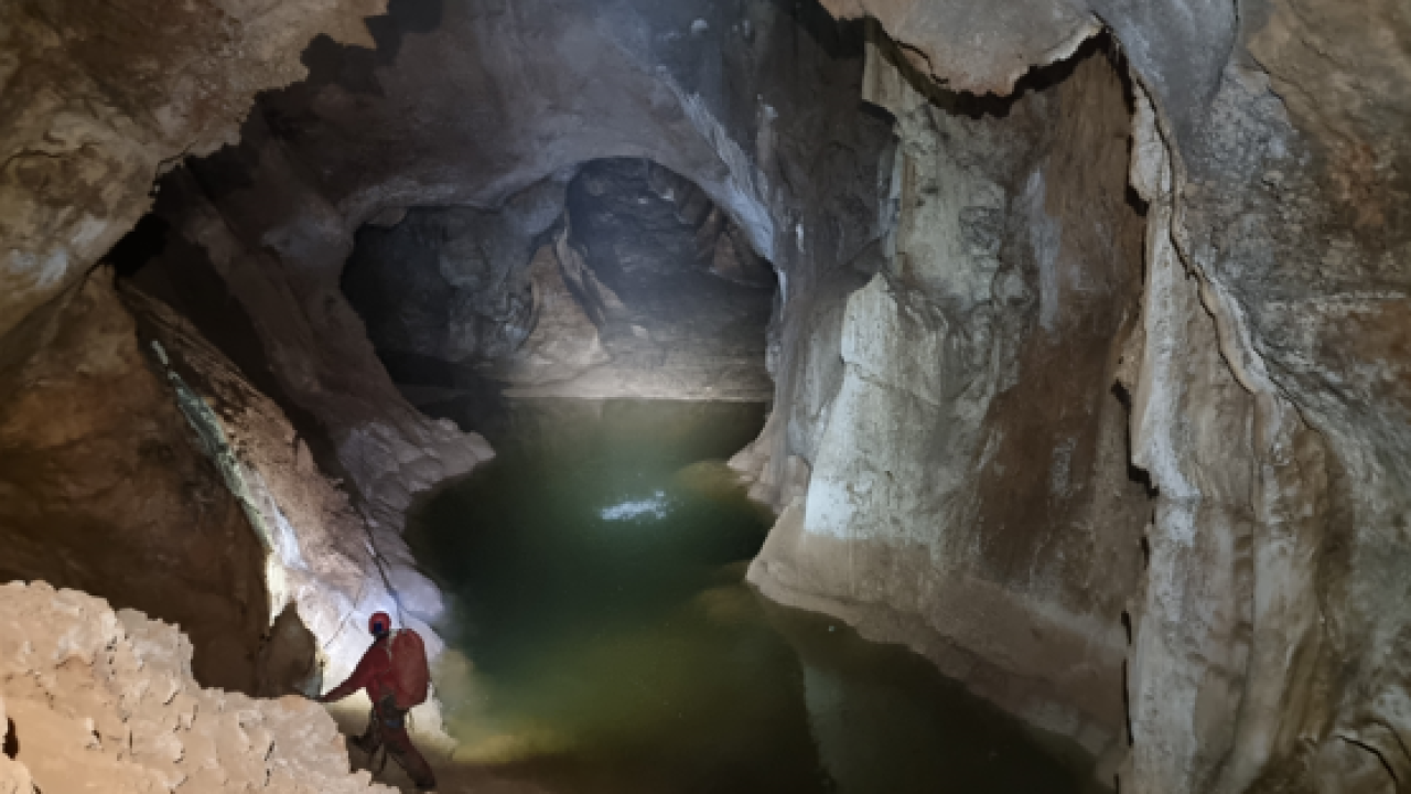 Šibenski speleolozi Teo i Aida Barišić održat će predavanje o najdubljem jamskom sustavu Hrvatske i Dinarida