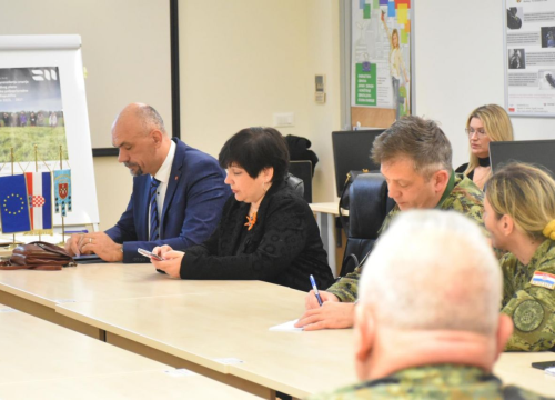 Fotografija 3 - Župan Jelić i vojna izaslanstva na Martinskoj: Predstavljeno plovilo nazvano u čast šibenskog inovatora