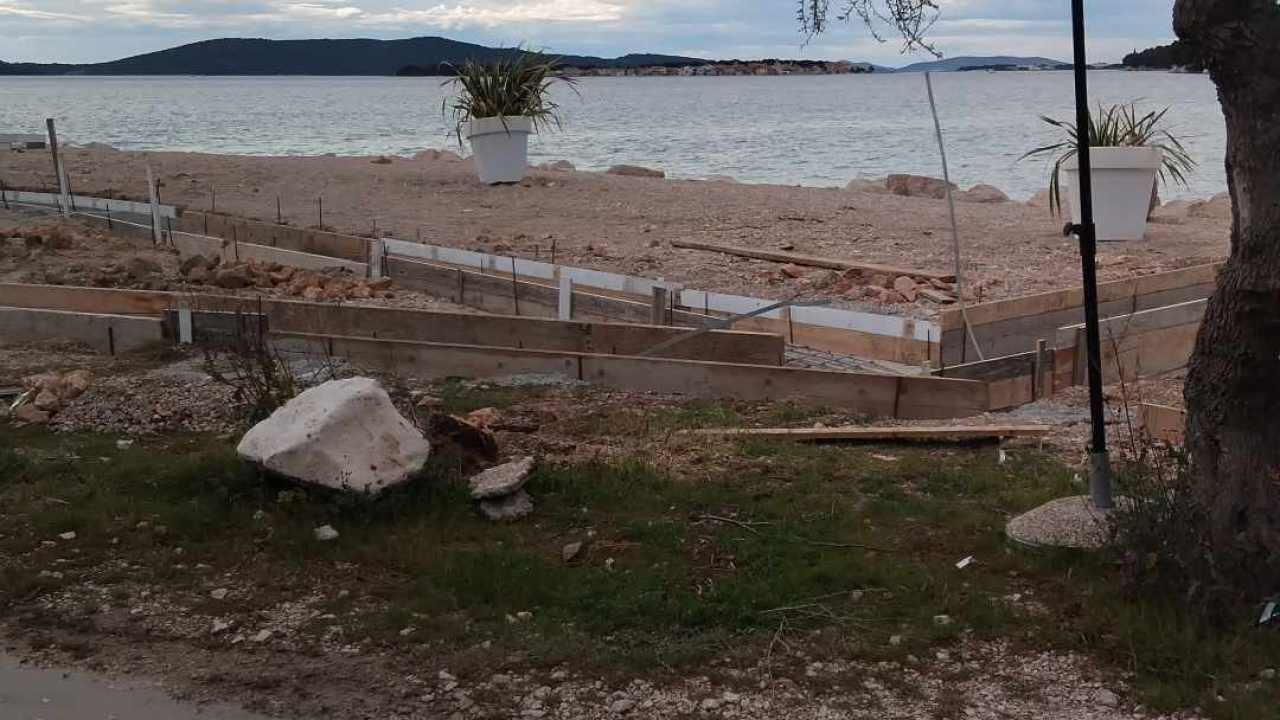 Zabrinuti mještani Žaborića upozoravaju na građevinske radove uz more, Grad Šibenik reagirao