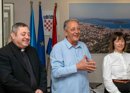 Vodičkom gradonačelniku počeo drugi mandat, don Glasnović došao da se zajedno pomole