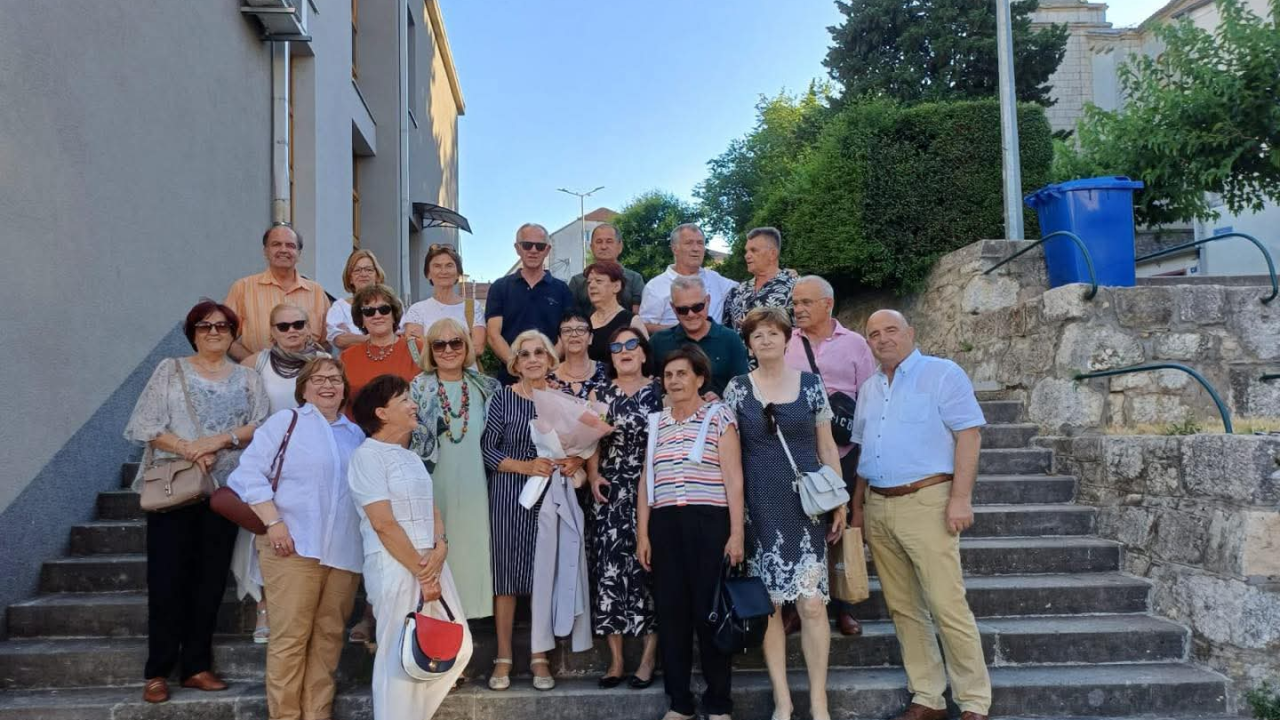 Zlatna matura: Drniški gimnazijalci proslavili 50 godina od završetka škole