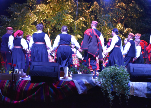 Fotografija 8 - Članovi KUD-a 'Zvona Zagore' iz Mirlovića u Posušju predstavili raskoš svojih plesova, nošnji, napjeva i običaja