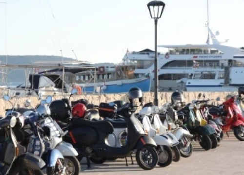Fotografija 7 - Osnovan vodički Vespa klub:  80 vespaša u defileu kroz Vodice, Srimu i Tribunj