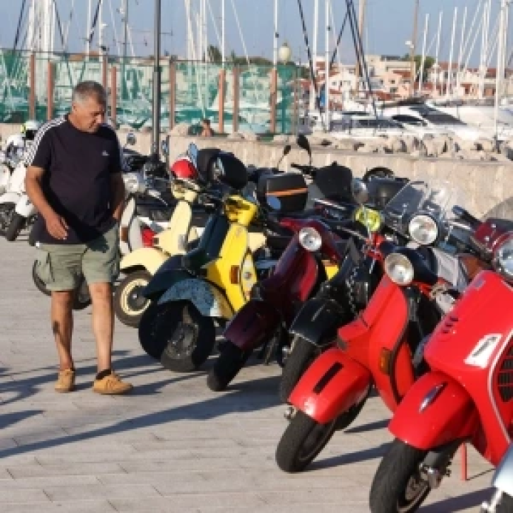 Osnovan vodički Vespa klub:  80 vespaša u defileu kroz Vodice, Srimu i Tribunj