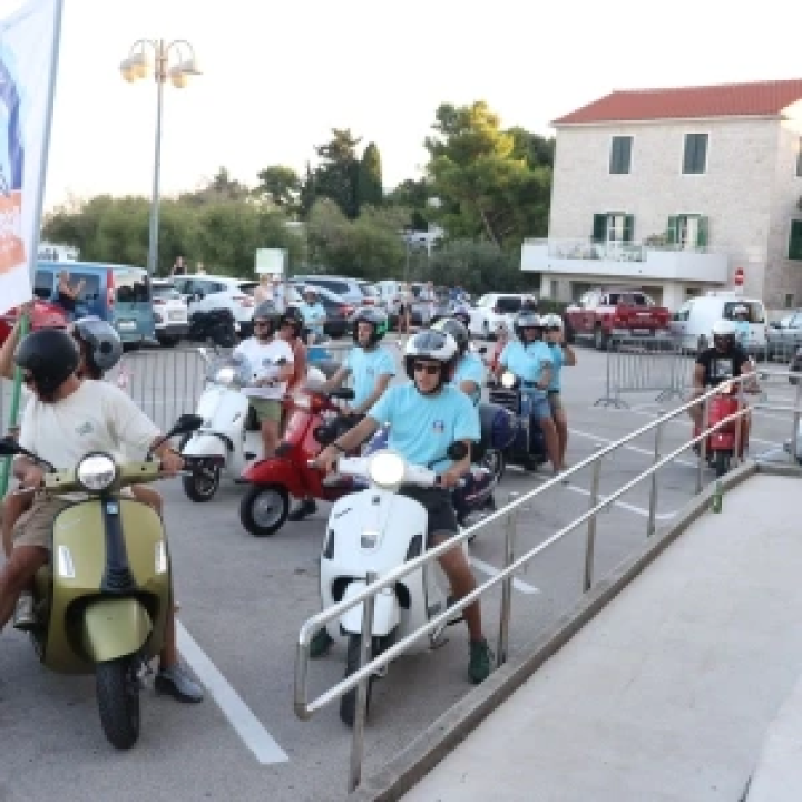 Osnovan vodički Vespa klub:  80 vespaša u defileu kroz Vodice, Srimu i Tribunj