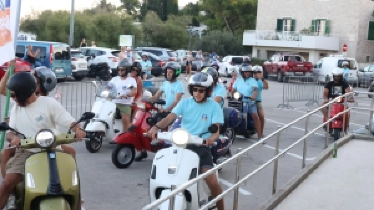 Osnovan vodički Vespa klub:  80 vespaša u defileu kroz Vodice, Srimu i Tribunj