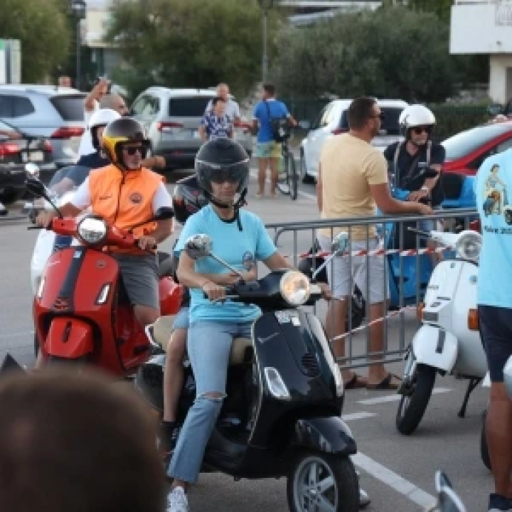 Osnovan vodički Vespa klub:  80 vespaša u defileu kroz Vodice, Srimu i Tribunj