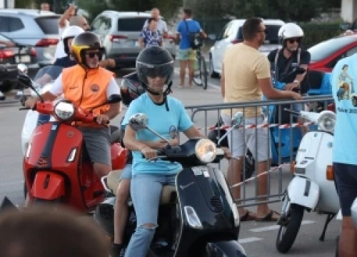 Fotografija 3 - Osnovan vodički Vespa klub:  80 vespaša u defileu kroz Vodice, Srimu i Tribunj