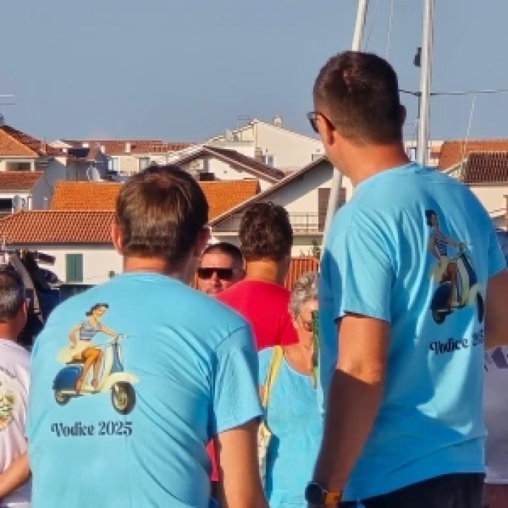 Osnovan vodički Vespa klub:  80 vespaša u defileu kroz Vodice, Srimu i Tribunj