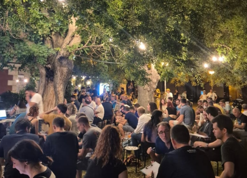 Ljetnu kviz sezonu u Azimutu večeras zatvaraju Matea Junaković i Rita Vuković