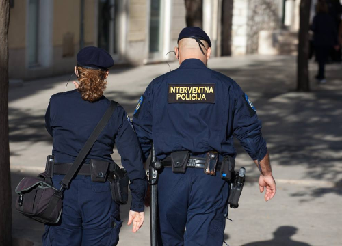 Uz prijetnju vatrenim oružjem opljačkana kladionica na Baldekinu