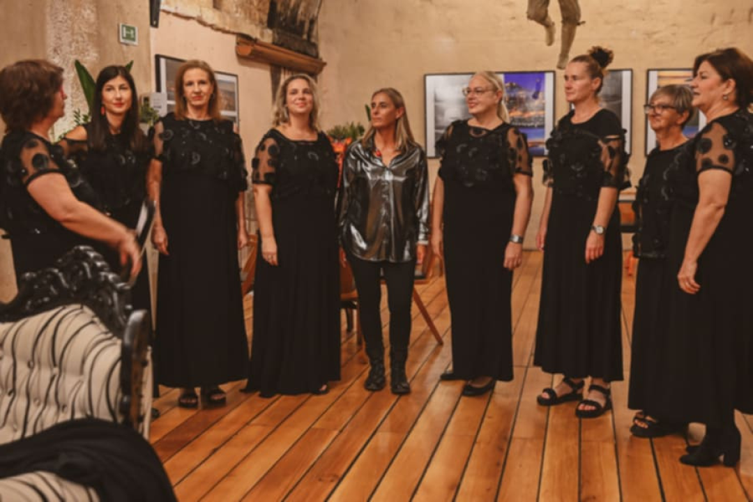 Fotografijama u čast Šibeniku: U galeriji Azimuta otvorena izložba Mirande Trklje