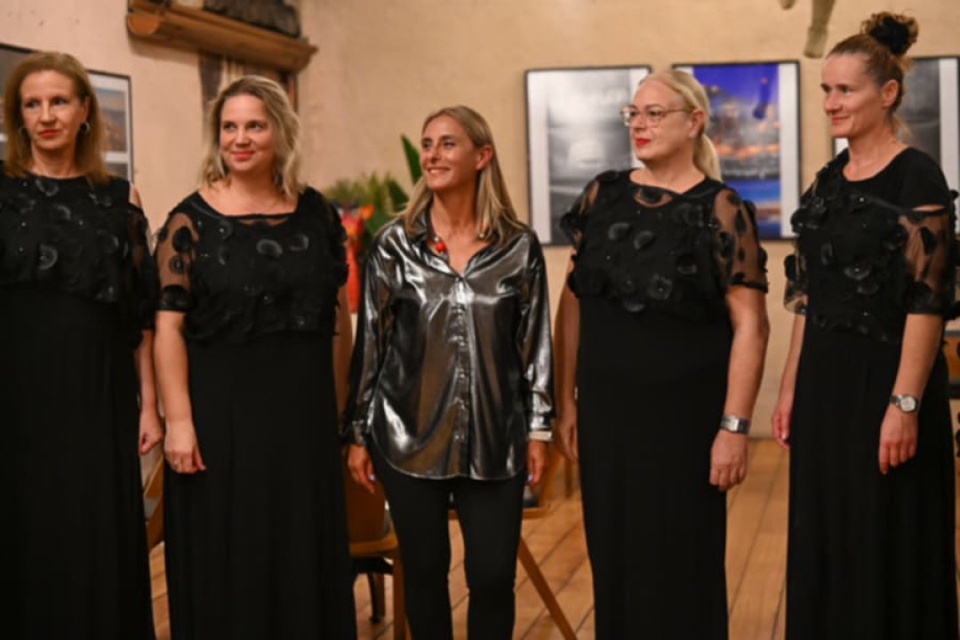 Fotografijama u čast Šibeniku: U galeriji Azimuta otvorena izložba Mirande Trklje