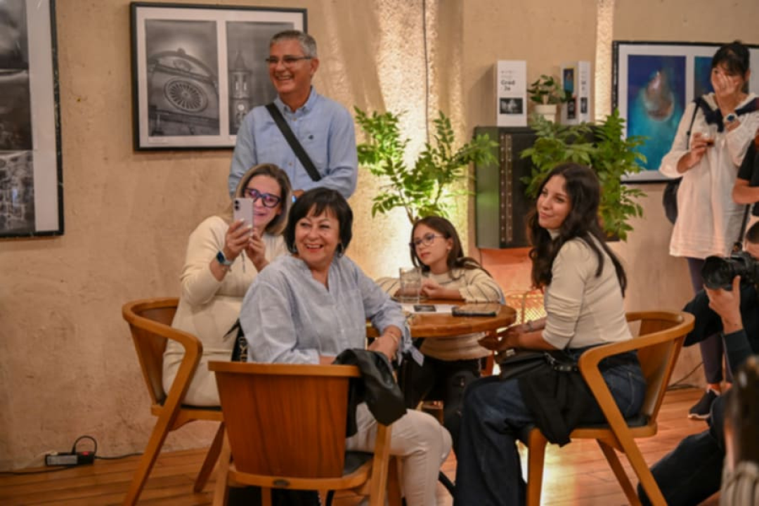 Fotografijama u čast Šibeniku: U galeriji Azimuta otvorena izložba Mirande Trklje