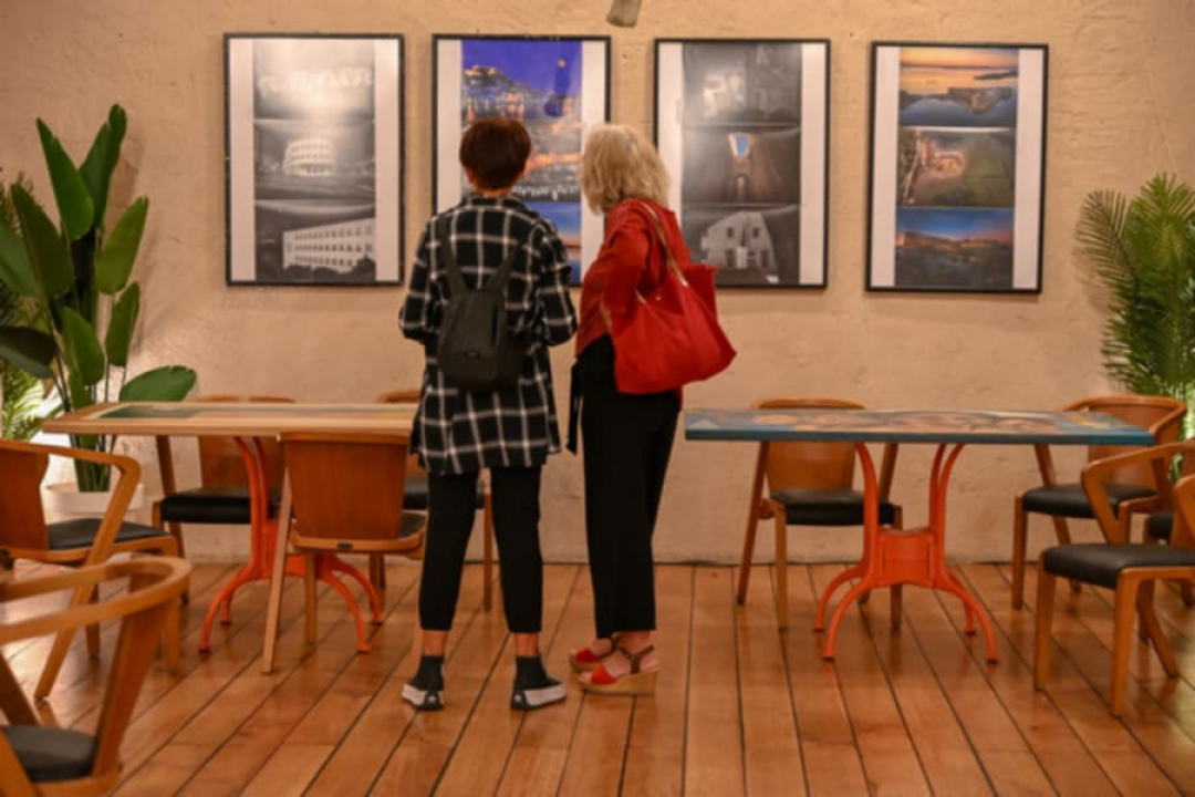 Fotografijama u čast Šibeniku: U galeriji Azimuta otvorena izložba Mirande Trklje