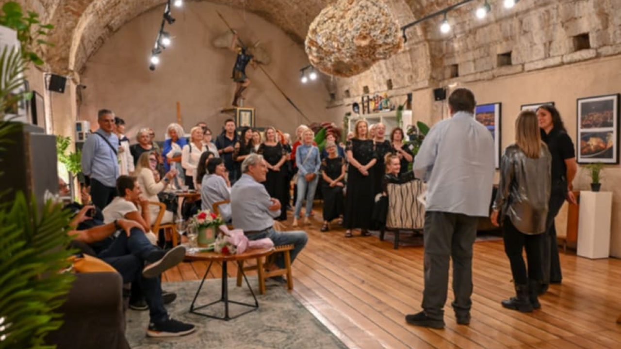 Fotografijama u čast Šibeniku: U galeriji Azimuta otvorena izložba Mirande Trklje