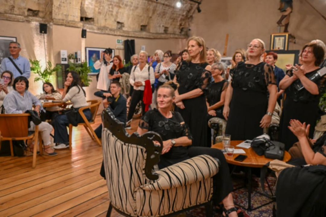 Fotografijama u čast Šibeniku: U galeriji Azimuta otvorena izložba Mirande Trklje