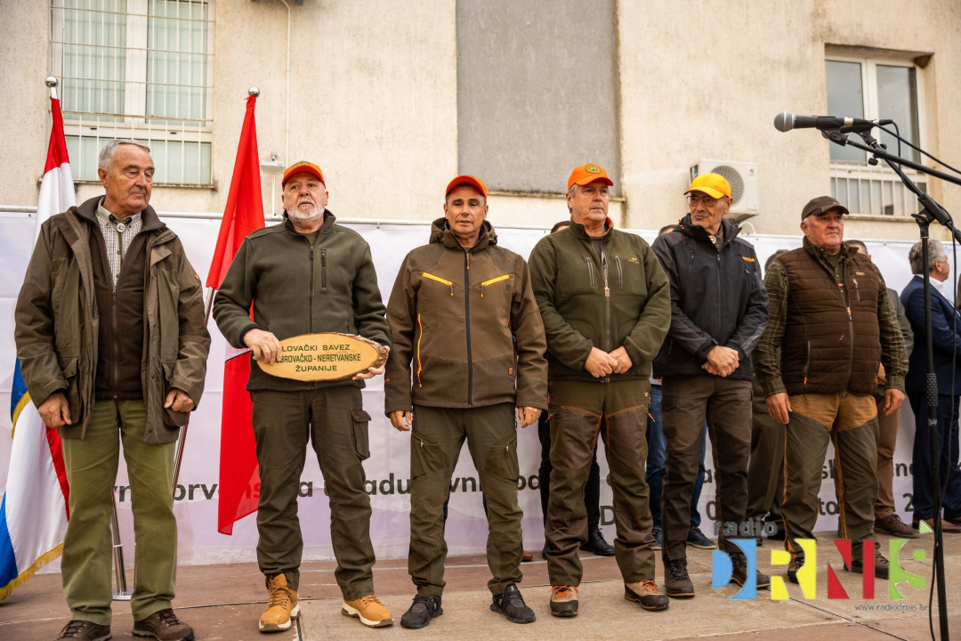 U Drnišu otvoreno Državno prvenstvo u radu lovnih pasa