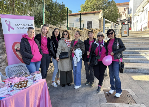 Fotografija 12 - Obilježen Dan ružičaste vrpce u Drnišu