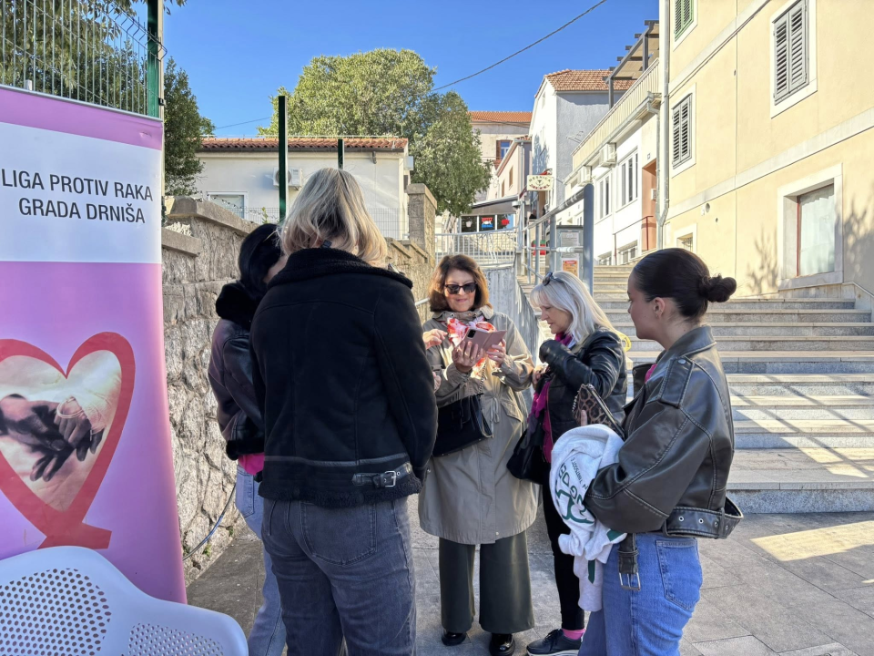 Obilježen Dan ružičaste vrpce u Drnišu