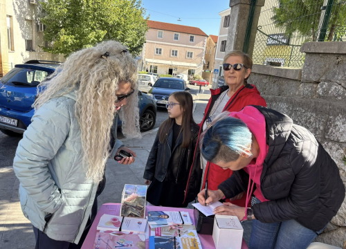 Fotografija 9 - Obilježen Dan ružičaste vrpce u Drnišu