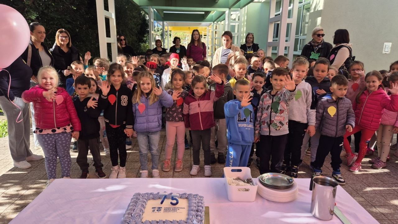 Najmlađi Drnišani pridružili se u obilježavanju 75. rođendana Saveza društava 'Naša djeca'